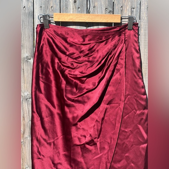 AIIFOS ORLA Skirt Metallic Satin MIDI Skirt In Metallic Red - Picture 4 of 15